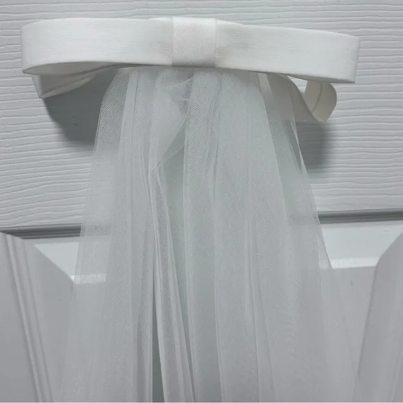 Show Me Your MuMu White Ari Bow Veil - Picture 9 of 13